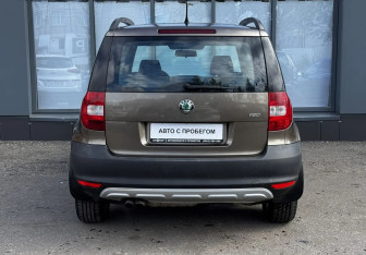 Подержанный автомобиль Skoda Yeti 2010 года (7 фото)
