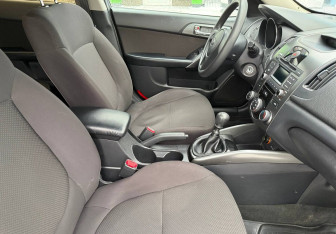 Подержанный автомобиль Kia Cerato Sedan 2012 года (10 фото)