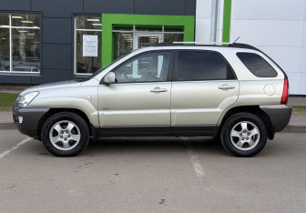 Подержанный автомобиль Kia Sportage 2006 года (8 фото)