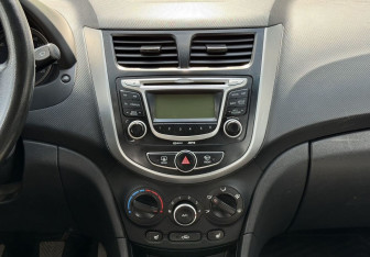 Подержанный автомобиль Hyundai Solaris Sedan 2013 года (13 фото)