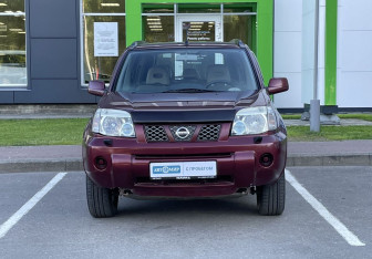 Подержанный автомобиль Nissan X-Trail 2006 года (2 фото)