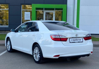 Подержанный автомобиль Toyota Camry Sedan 2016 года (7 фото)