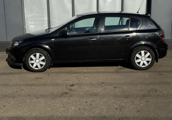 Подержанный автомобиль Opel Astra Hatchback 2010 года (5 фото)
