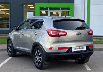 Подержанный автомобиль Kia Sportage 2010 года (7 фото)