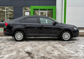 Подержанный автомобиль Skoda Rapid Liftback 2022 года (4 фото)
