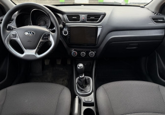 Подержанный автомобиль Kia Rio Sedan 2016 года (9 фото)