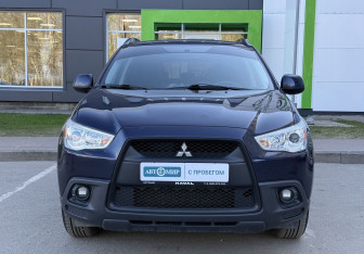 Подержанный автомобиль Mitsubishi ASX 2011 года (2 фото)