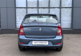 Подержанный автомобиль Renault Logan Sedan 2010 года (7 фото)