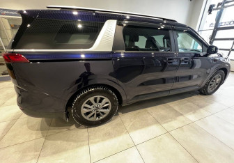 Подержанный автомобиль Kia Carnival 2021 года (5 фото)
