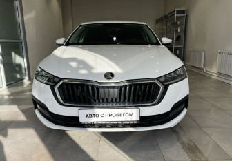 Подержанный автомобиль Skoda Octavia Liftback 2021 года (2 фото)