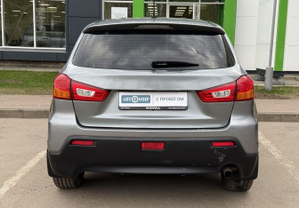 Подержанный автомобиль Mitsubishi ASX 2010 года (6 фото)