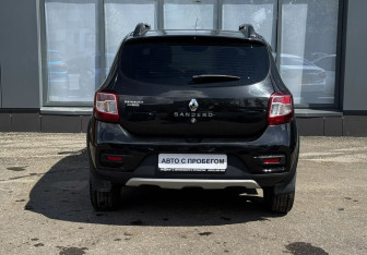 Подержанный автомобиль Renault Sandero 2018 года (7 фото)