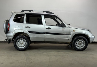 Подержанный автомобиль Chevrolet Niva 2007 года (4 фото)