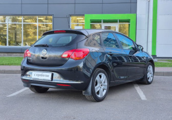 Подержанный автомобиль Opel Astra Hatchback 2014 года (5 фото)