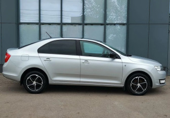 Подержанный автомобиль Skoda Rapid Liftback 2016 года (4 фото)
