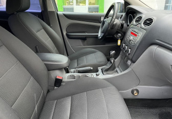 Подержанный автомобиль Ford Focus Hatchback 2009 года (9 фото)