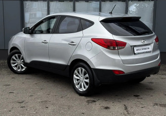 Подержанный автомобиль Hyundai ix35 2013 года (7 фото)