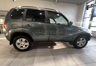 Подержанный автомобиль Chevrolet Niva 2011 года (5 фото)