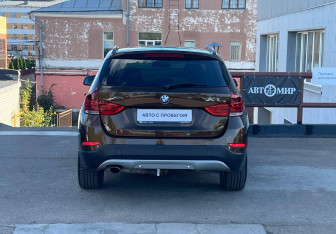 Подержанный автомобиль BMW X1 2012 года (6 фото)