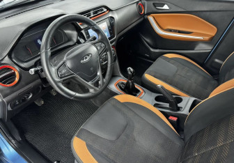 Подержанный автомобиль Chery Tiggo 2 2017 года (11 фото)