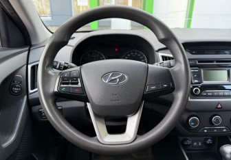 Подержанный автомобиль Hyundai Creta 2019 года (14 фото)