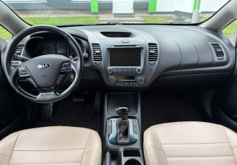 Подержанный автомобиль Kia Cerato Sedan 2016 года (9 фото)