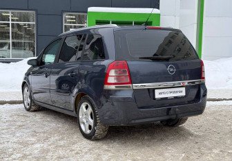 Подержанный автомобиль Opel Zafira Compactvan 2008 года (7 фото)