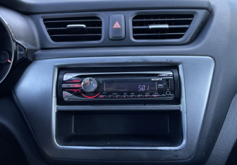 Подержанный автомобиль Kia Rio Sedan 2011 года (13 фото)