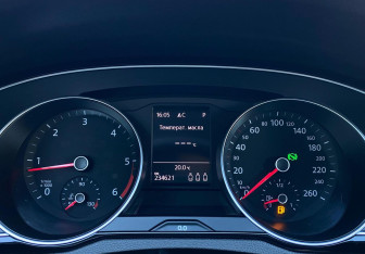 Подержанный автомобиль Volkswagen Passat Wagon 2017 года (17 фото)