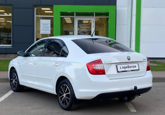 Подержанный автомобиль Skoda Rapid Liftback 2014 года (7 фото)