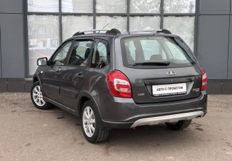 Подержанный автомобиль LADA (ВАЗ) Kalina Wagon 2017 года (4 фото)