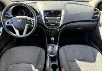 Подержанный автомобиль Hyundai Solaris Sedan 2013 года (10 фото)