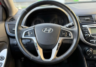 Подержанный автомобиль Hyundai Solaris Sedan 2011 года (13 фото)