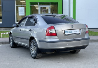 Подержанный автомобиль Skoda Octavia Liftback 2007 года (7 фото)