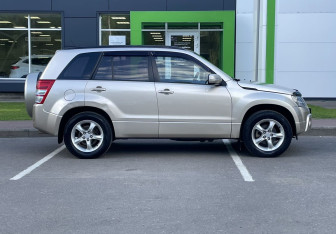 Подержанный автомобиль Suzuki Grand Vitara 2010 года (4 фото)
