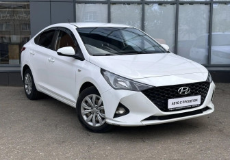 Подержанный автомобиль Hyundai Solaris Sedan 2021 года (2 фото)