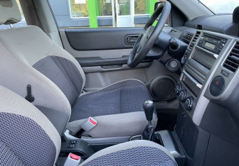 Подержанный автомобиль Nissan X-Trail 2006 года (9 фото)