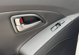 Подержанный автомобиль Hyundai ix35 2014 года (16 фото)