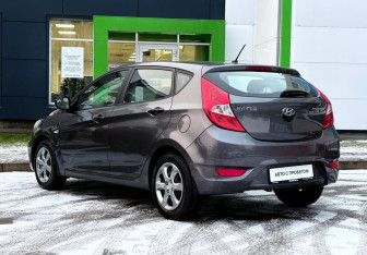 Подержанный автомобиль Hyundai Solaris Hatchback 2014 года (7 фото)