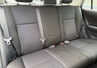 Подержанный автомобиль Toyota Corolla Hatchback 2006 года (11 фото)