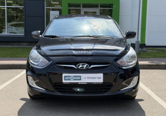 Подержанный автомобиль Hyundai Solaris Sedan 2013 года (2 фото)