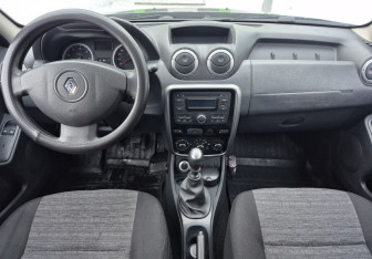Подержанный автомобиль Renault Duster 2012 года (9 фото)