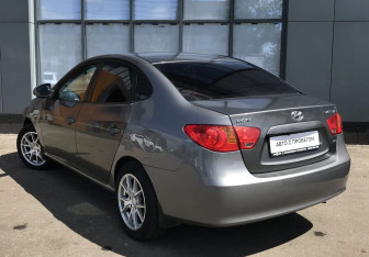 Подержанный автомобиль Hyundai Elantra Sedan 2006 года (8 фото)