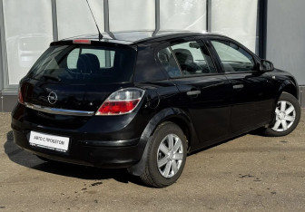 Подержанный автомобиль Opel Astra Hatchback 2010 года (6 фото)