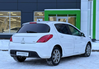Подержанный автомобиль Peugeot 308 Hatchback 2012 года (5 фото)