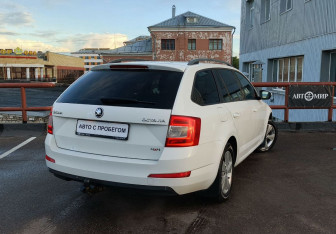 Подержанный автомобиль Skoda Octavia Wagon 2015 года (5 фото)