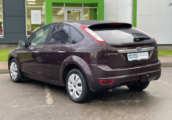 Подержанный автомобиль Ford Focus Hatchback 2009 года (8 фото)