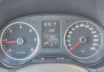 Подержанный автомобиль Volkswagen Amarok 2013 года (13 фото)