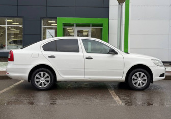 Подержанный автомобиль Skoda Octavia Liftback 2012 года (4 фото)