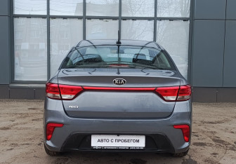 Подержанный автомобиль Kia Rio Sedan 2017 года (7 фото)
